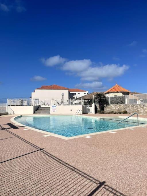 Avec Piscine - Vue La Chaume